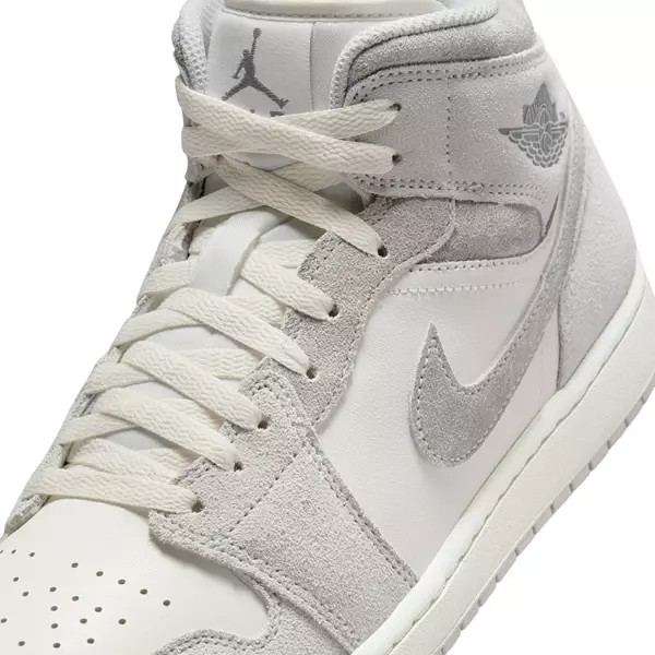 Air Jordan 1 Mid SE Shoes | DICK'S Sporting Goods