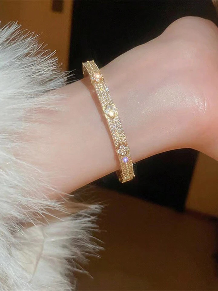 1pc Exquisite Four-Leaf Flower Inlaid Cubic Zirconia Bracelet, Fashion Jewelry Bangle For Women, Daily Wear And Party, Perfect Gift Choice To Show Elegance And Charm Valentines,Mom,Mother,Mother's Day,Gift | SHEIN