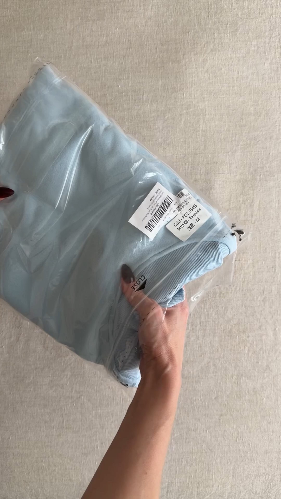 funnel neck sweater.  i'm 5'7 and wearing medium 

got it in four colors to try on .  many more colors available #funnelnecksweater #mocksweater #oversizedsweater