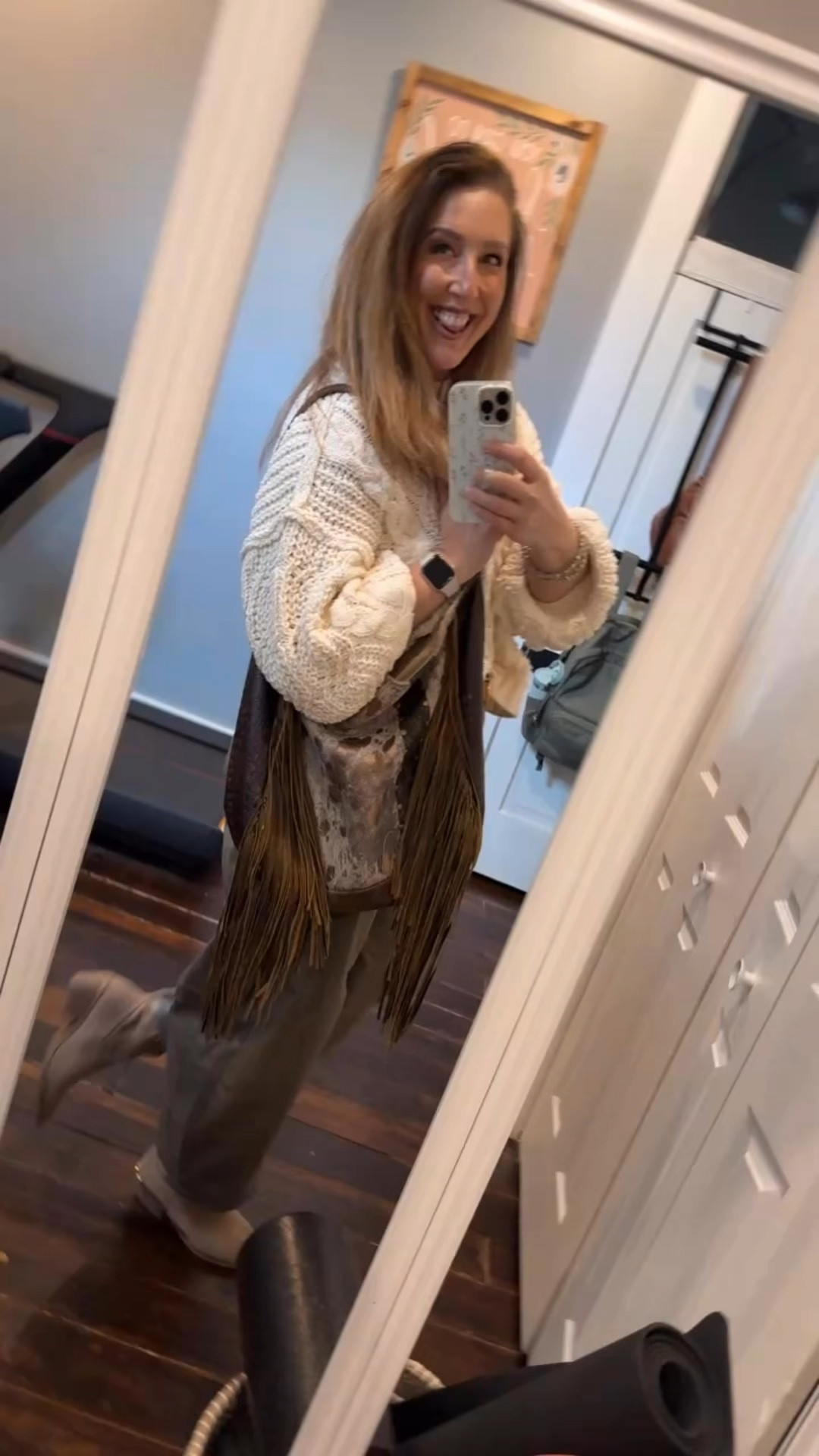 Trying trendy pants with these gold foil barrel pants…(despite my inner desire to cling to skinny jeans with all my might!). Made for a great neutral outfit for today’s session at The Cake Bake Shop!

#LTKMidsize #LTKStyleTip #LTKTall