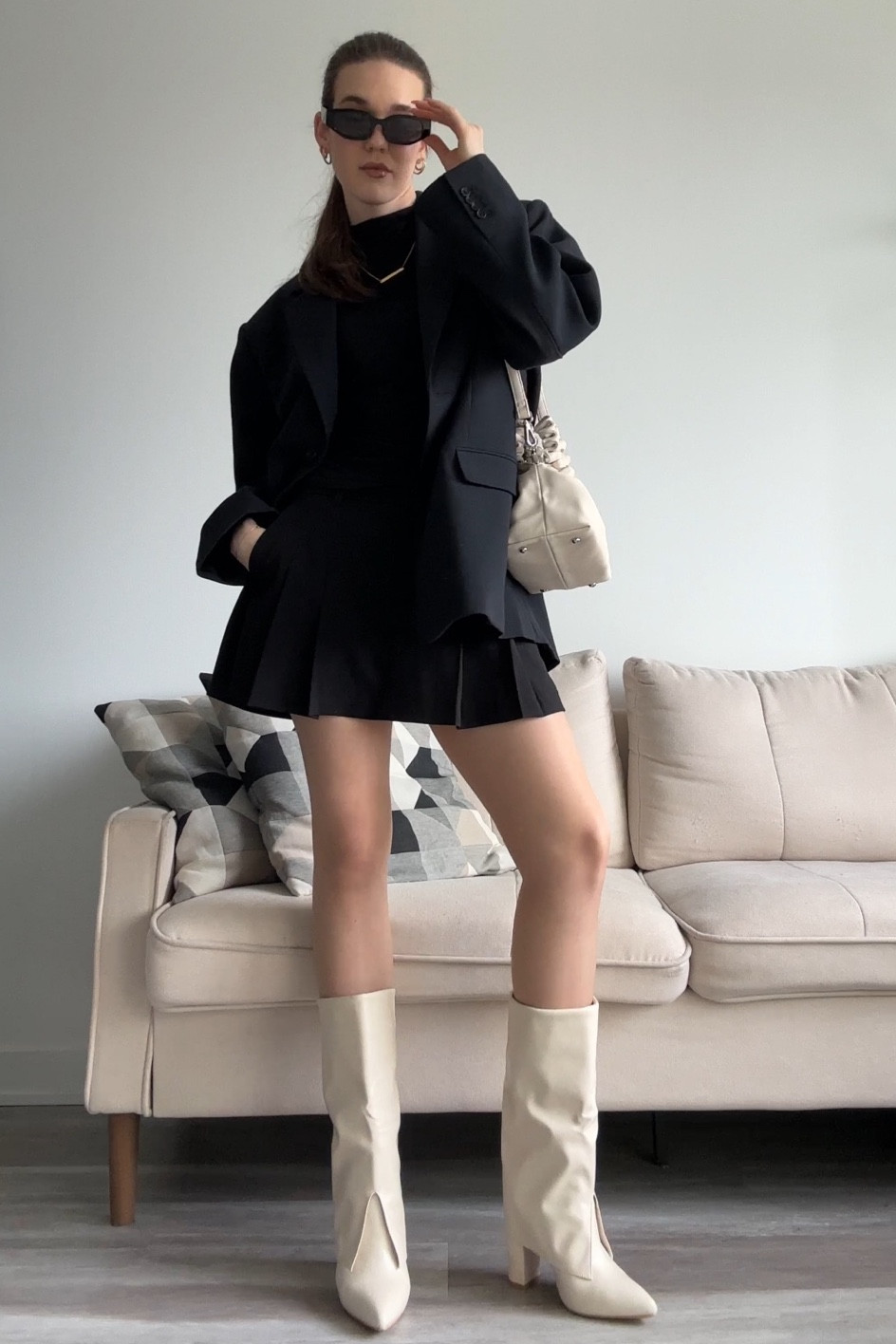 my favourite mini skirt (yes, it has pockets and shorts!)

boots: NewBella
purse: Vera by Verafied

#LTKworkwear #LTKfindsunder100 #LTKstyletip
