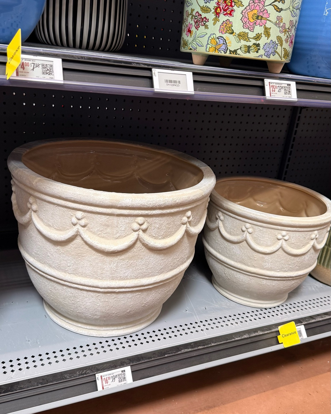 Clearance alert 🚨🏺 These My Texas House retro planters at Walmart are marked way down — that scalloped swag detail gives them such an antique, French-country feel for a fraction of vintage prices. They come in multiple sizes, so grab a couple to layer on your porch or flank an entryway. This is the kind of find you scoop up before it’s gone!

#walmartfinds #walmartclearance #mytexashouse #porchdecor #frenchcountrystyle #ceramicplanters #homedecorfinds #clearancefinds #outdoordecor #walmarthome #budgetdecor #curbappeal #patiodecor #vintagestyle #walmartdeals