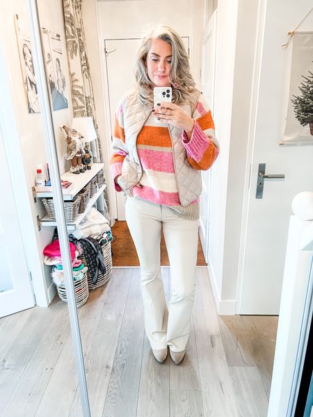 Outfits of the day

Bundling up for a day in the home office (I refuse to turn the heat on). A lovely warm pink, orange and beige striped sweater that contains alpaca wool but is not itchy paired with beige coated, super flared jeans (size down), taupe suede western boots and a light weight taupe bodywarmer. 



#LTKeurope #LTKSeasonal #LTKstyletip