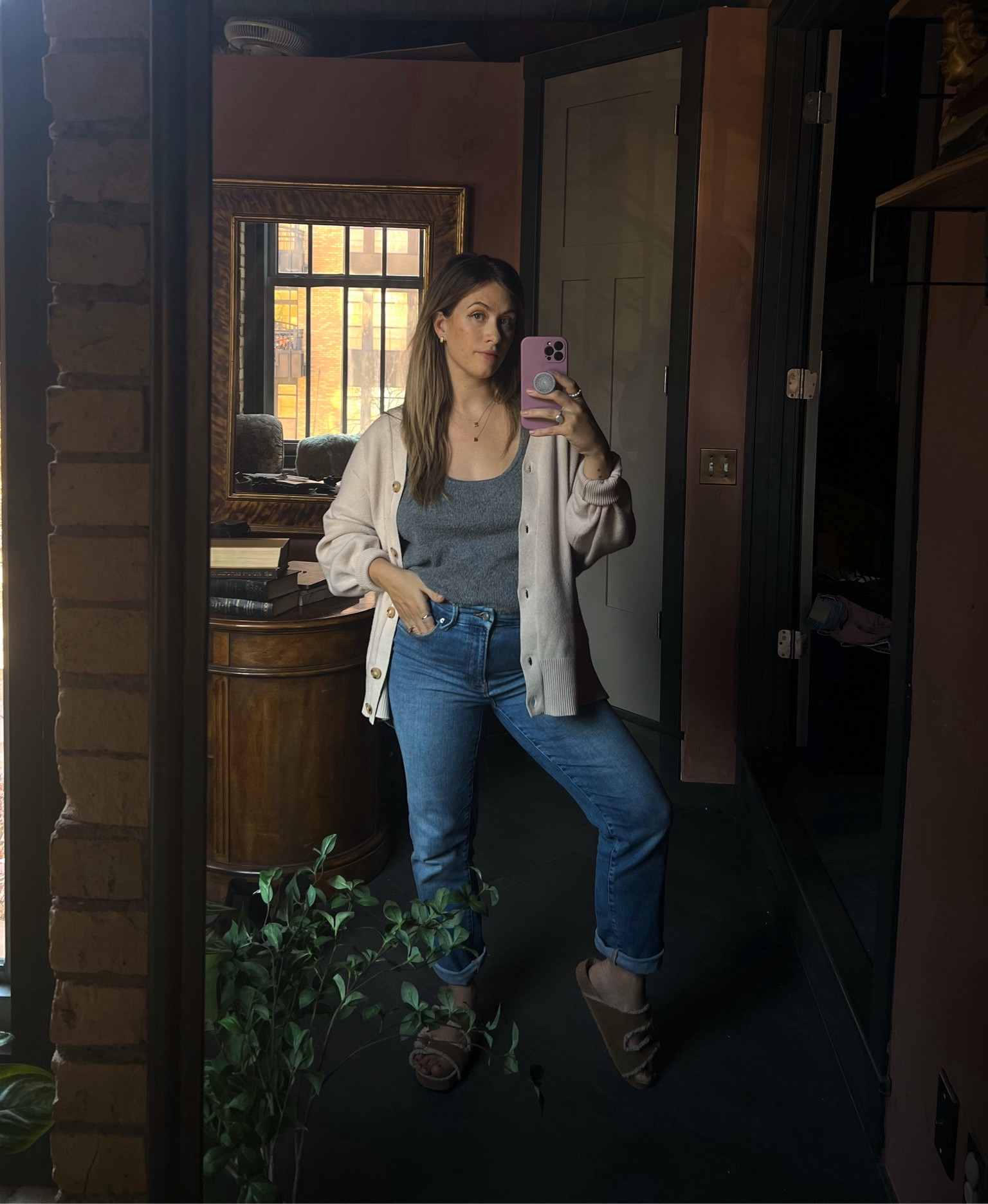 Everyday, stay at home mom look. 

A very real postpartum bod, still in between sizes and squishy in the middle. 5’4” and 150lbs, size M/L

Fall outfits, fall looks, fall style, postpartum, postpartum style, maternity, maternity style, fall maternity, midsize, sweater weather, Jenni kayne, dupes, stay at home mom, casual

#LTKfindsunder50 #LTKfindsunder100 #LTKSeasonal