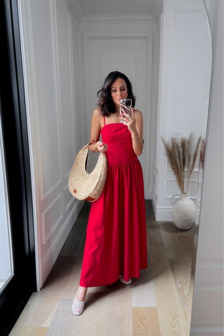 How gorgeous is this red dress?? I can’t wait to wear it on vacation! It is 20% off right now during Abercrombie’s dress sale! Use CODE: DRESSFEST for 20% off all dresses plus another 15% off most everything else! 
Dress size XS, size down if small chest 




Abercrombie, sale, dress, strapless, vacation, resort

#LTKStyleTip #LTKSaleAlert #LTKOver40