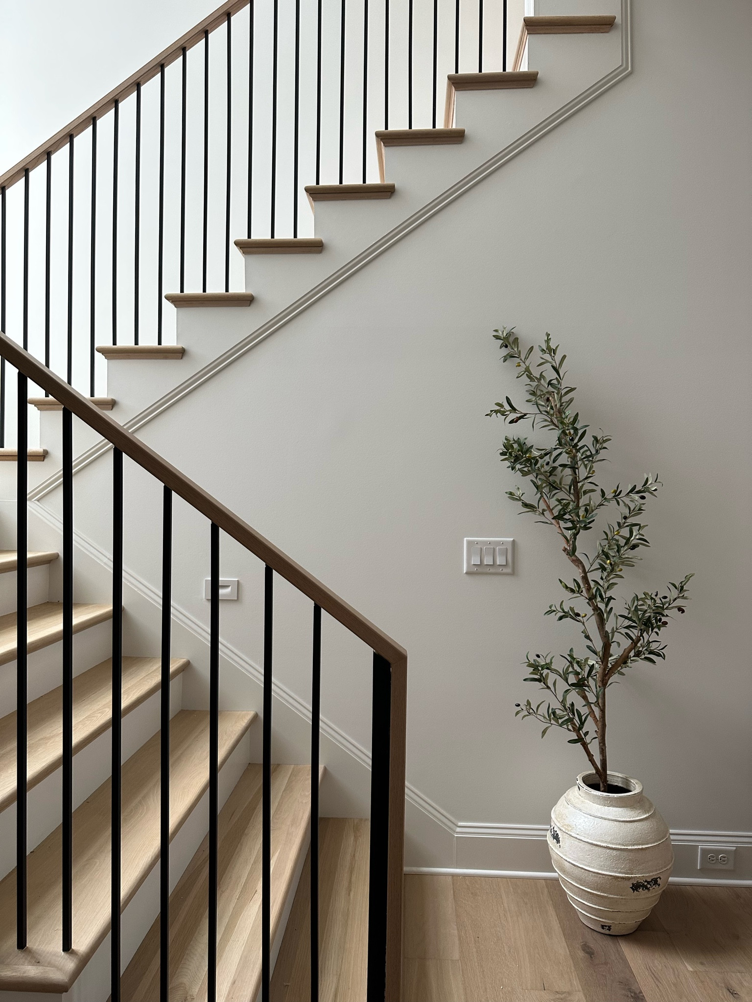 Don’t forget this tree is ON SALE for the lowest price I’ve seen! I linked some foot floor pots as well


#LTKunder100 #LTKhome #LTKsalealert