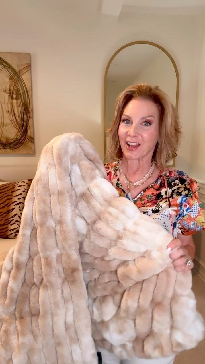 Lola Blanket- totally with the hype and now 50% off!! 


#LTKHome #LTKSaleAlert #LTKOver40