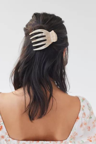 Alice Flat Claw Clip | Urban Outfitters (US and RoW)