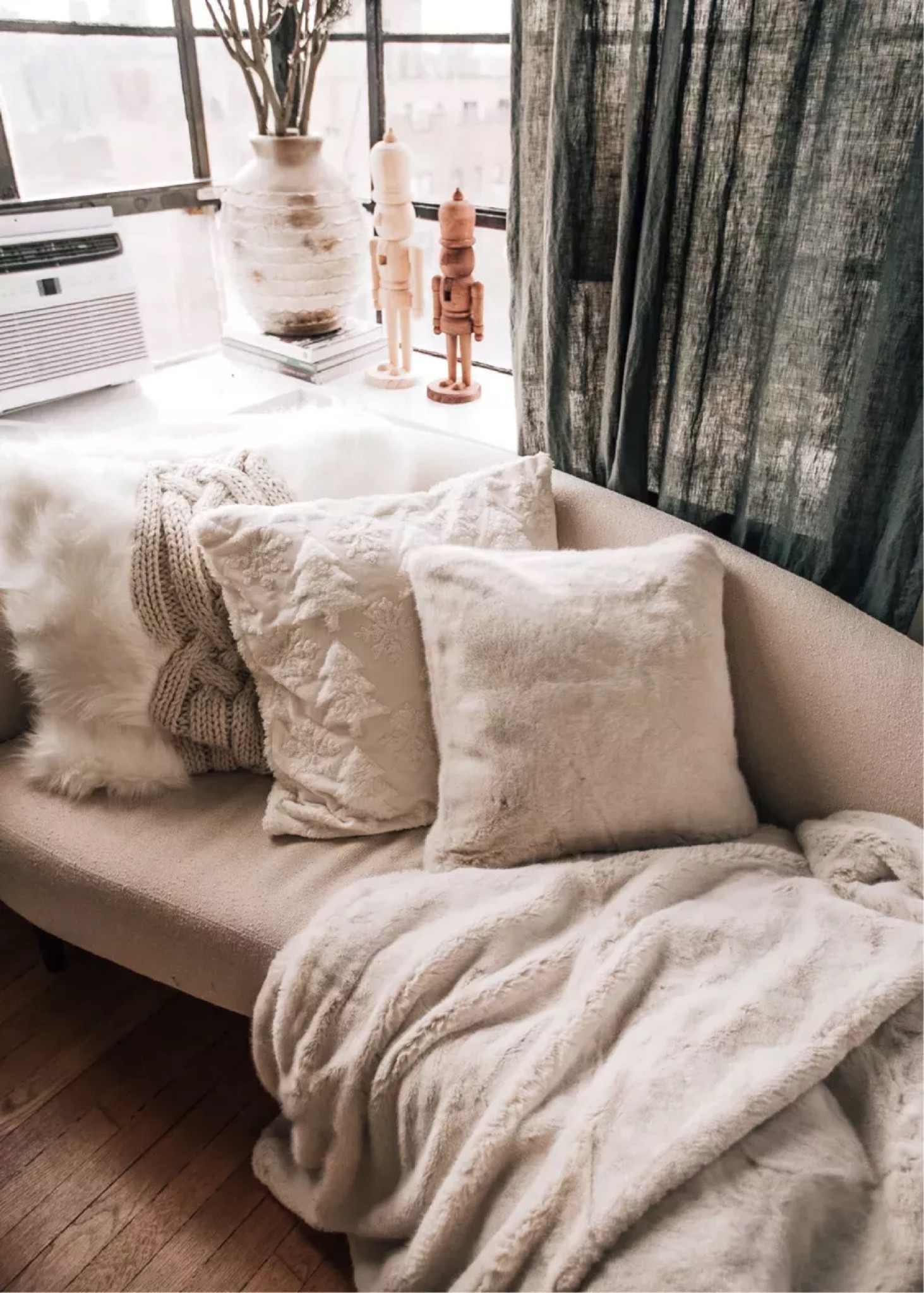 bedroom decor - home decor, holiday decor, Christmas decor, nyc holiday decor, nyc apartment decor

#LTKSeasonal #LTKhome #LTKHoliday