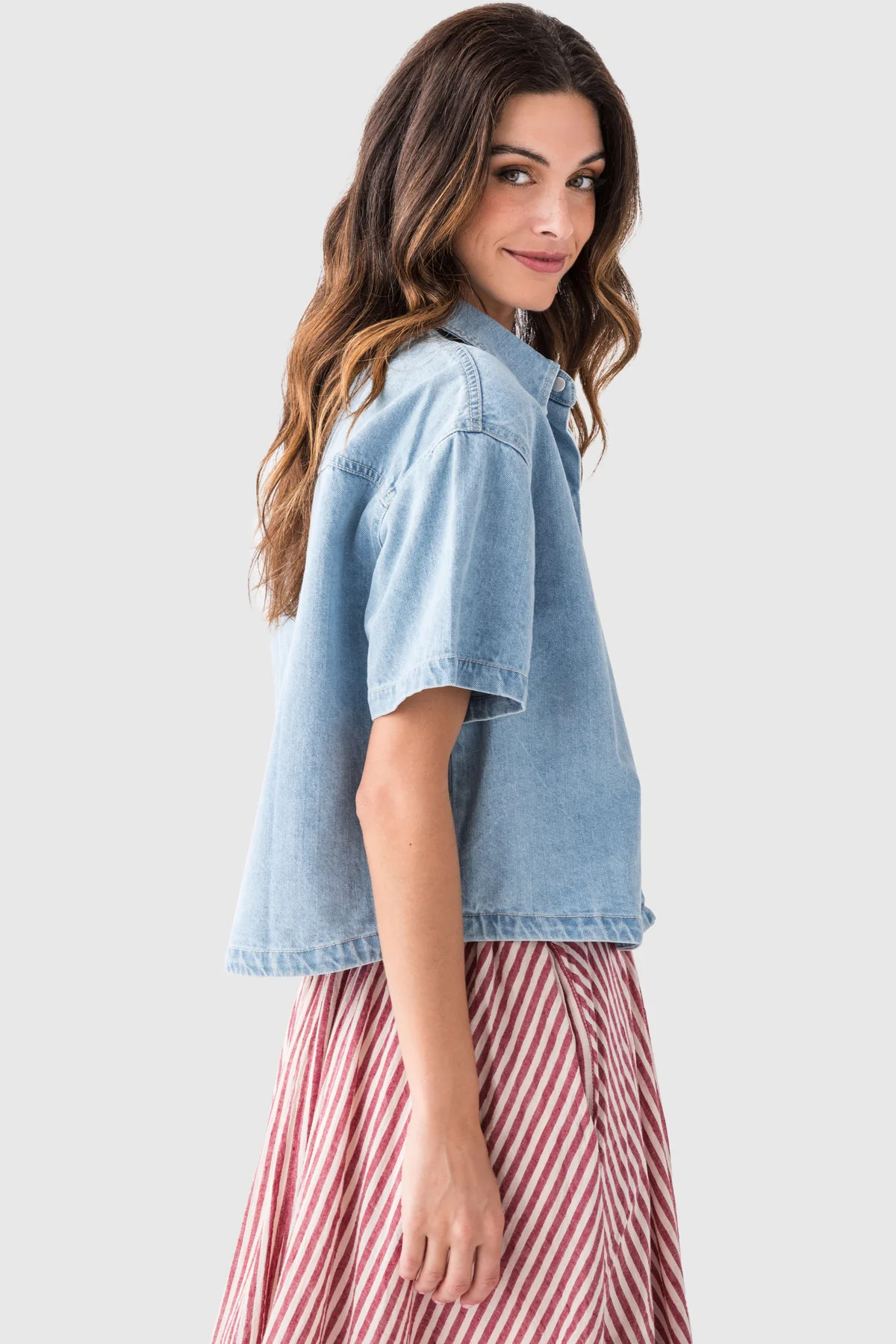 Risen Short Sleeve Chambray Top | Social Threads
