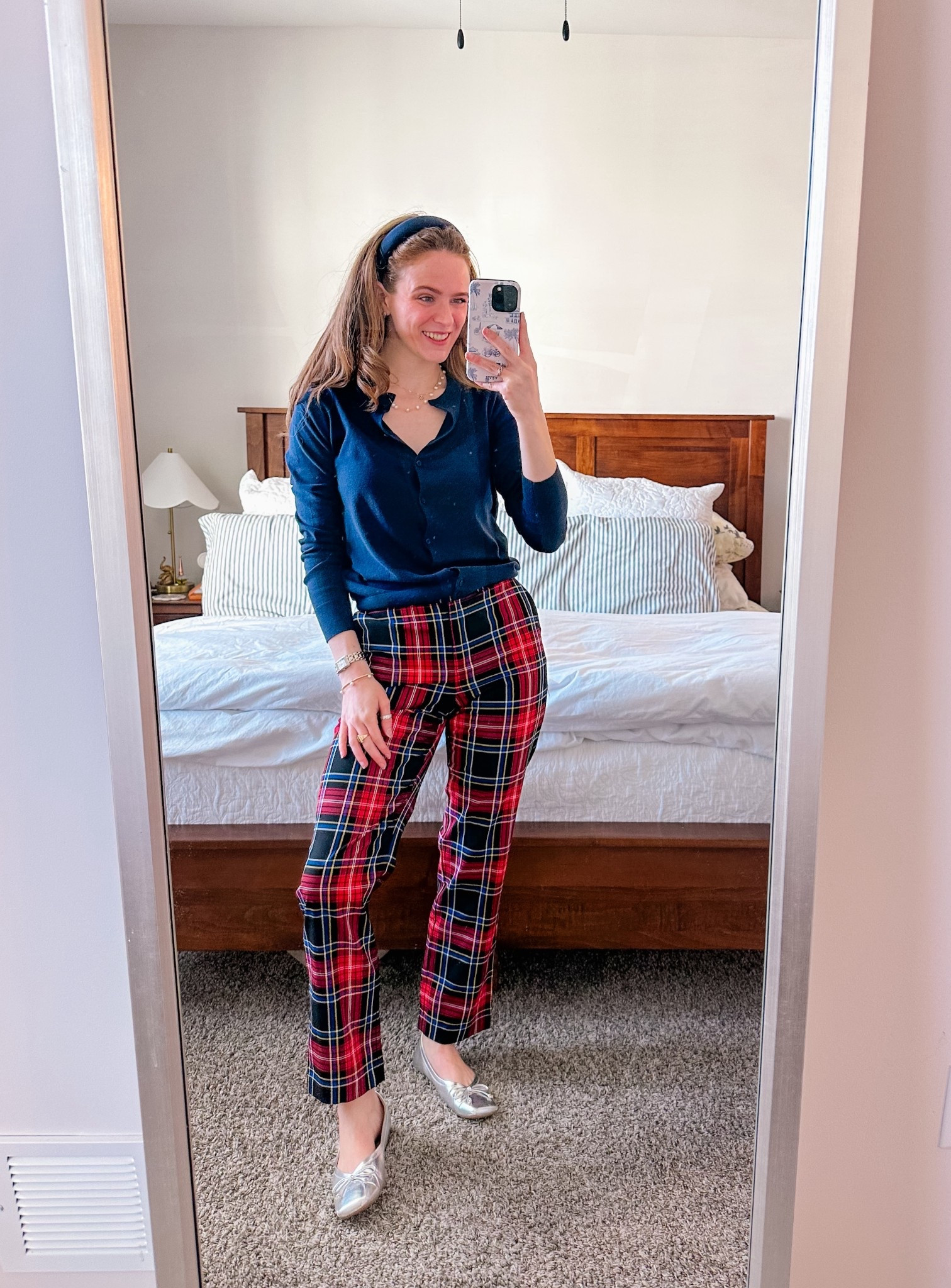 It’s never too early in the season to pull out the holiday plaid!! ❤️🎄 I absolutely ADORE wearing little plaids in the weeks leading up to the holidays. These pants have been a staple of mine for years! 

#LTKHoliday #LTKSeasonal #LTKootd