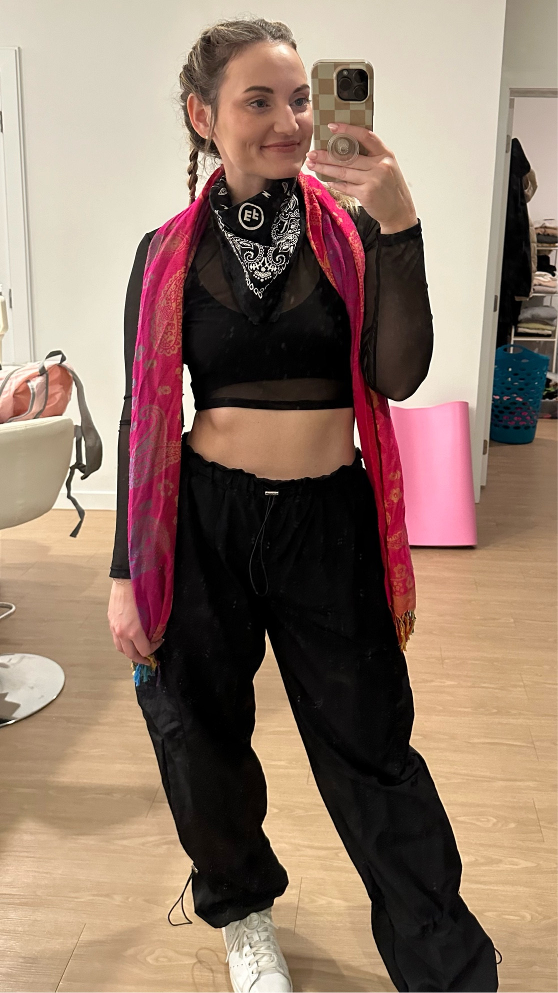 concert outfit 
M in cargos
S in top
