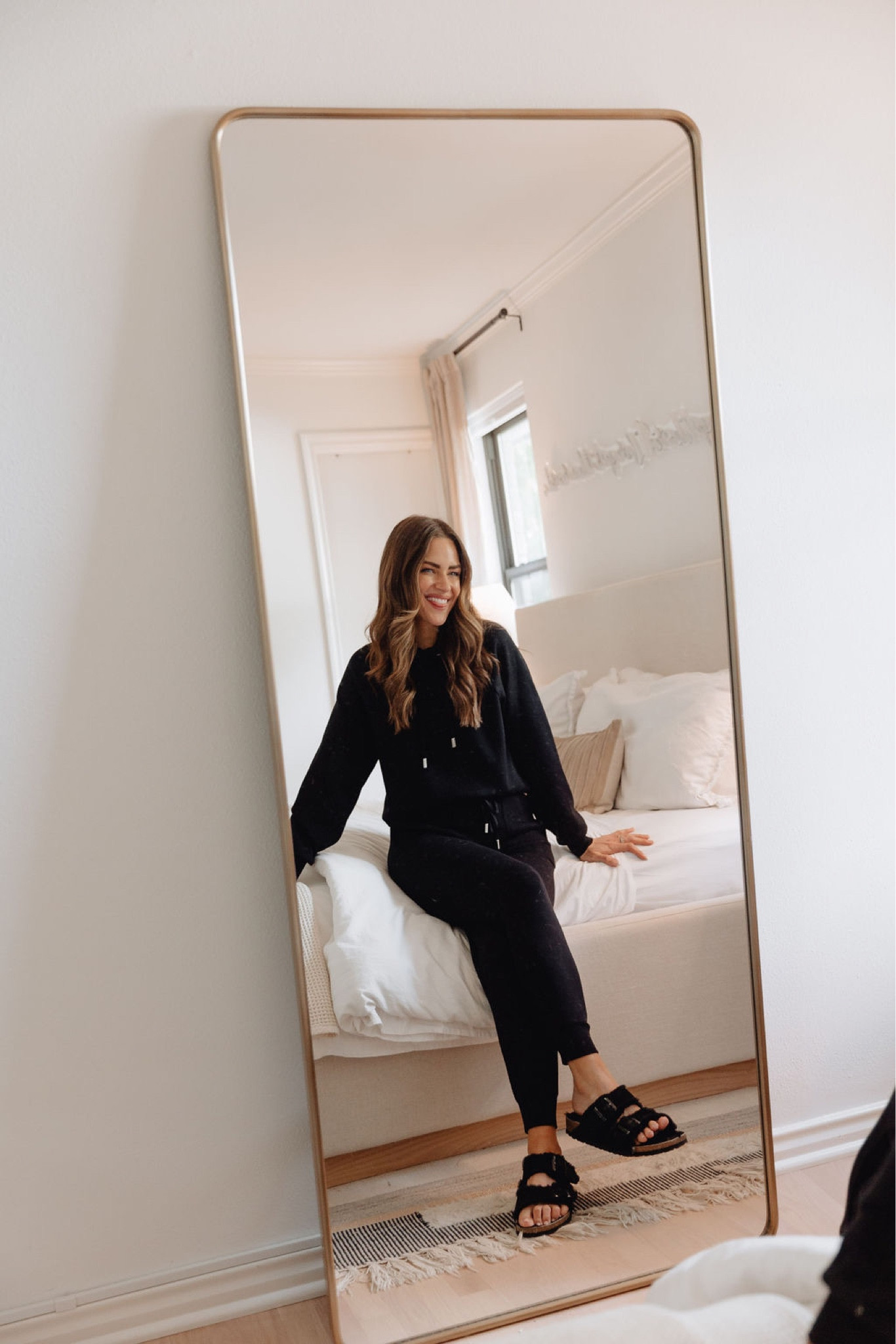 This matching set is so cozy. The sweatshirt & sweatpants are both under $35 & come in grey too. I'm wearing a size XS in both // Walmart style, Walmart outfit, Walmart fashion, winter outfit, winter trends