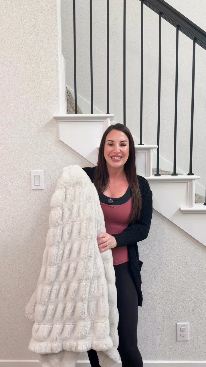 I now have 3 of these blankets… because they are THAT GOOD!!



#blanket #homegoods

#LTKHome