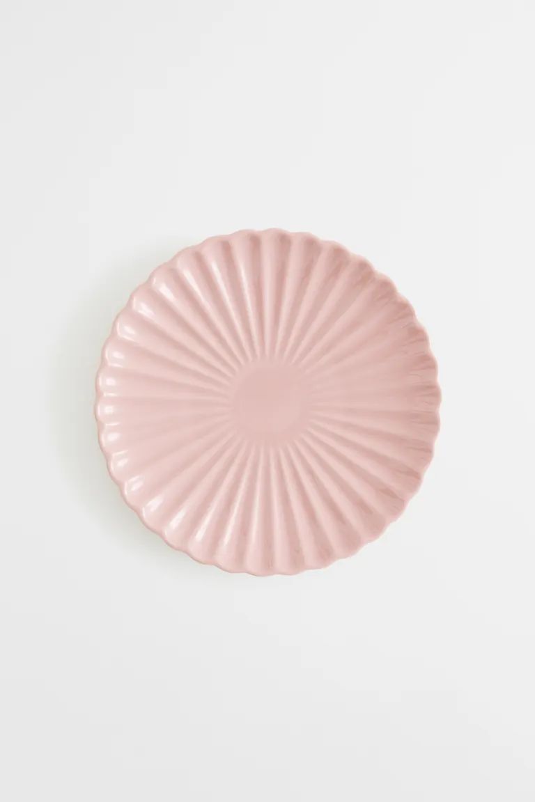 New ArrivalSmall porcelain plate with fluted edges. Diameter 8 1/4 in. Height approx. 3/4 in.Weig... | H&M (US)