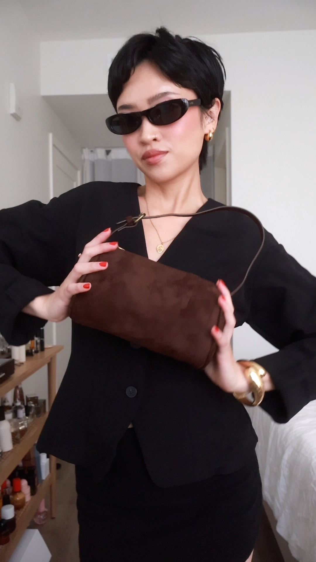 you can wear this bag so many ways

outfit ideas, outfit inspo, purse, vegan suede, chocolate brown bag, barrel bag, gap, fashion, outfits

#LTKFindsUnder50 #LTKootd #LTKSaleAlert