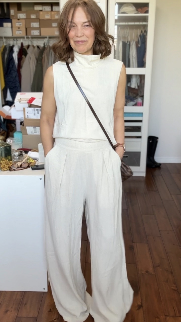 🤍🤍🤍

An effortlessly chic neutral look featuring a sleeveless high-neck top and flowy wide-leg trousers. The monochromatic palette creates a timeless, elevated feel, while the relaxed silhouette offers all-day comfort. Finished with a brown crossbody bag for a touch of contrast and everyday practicality.