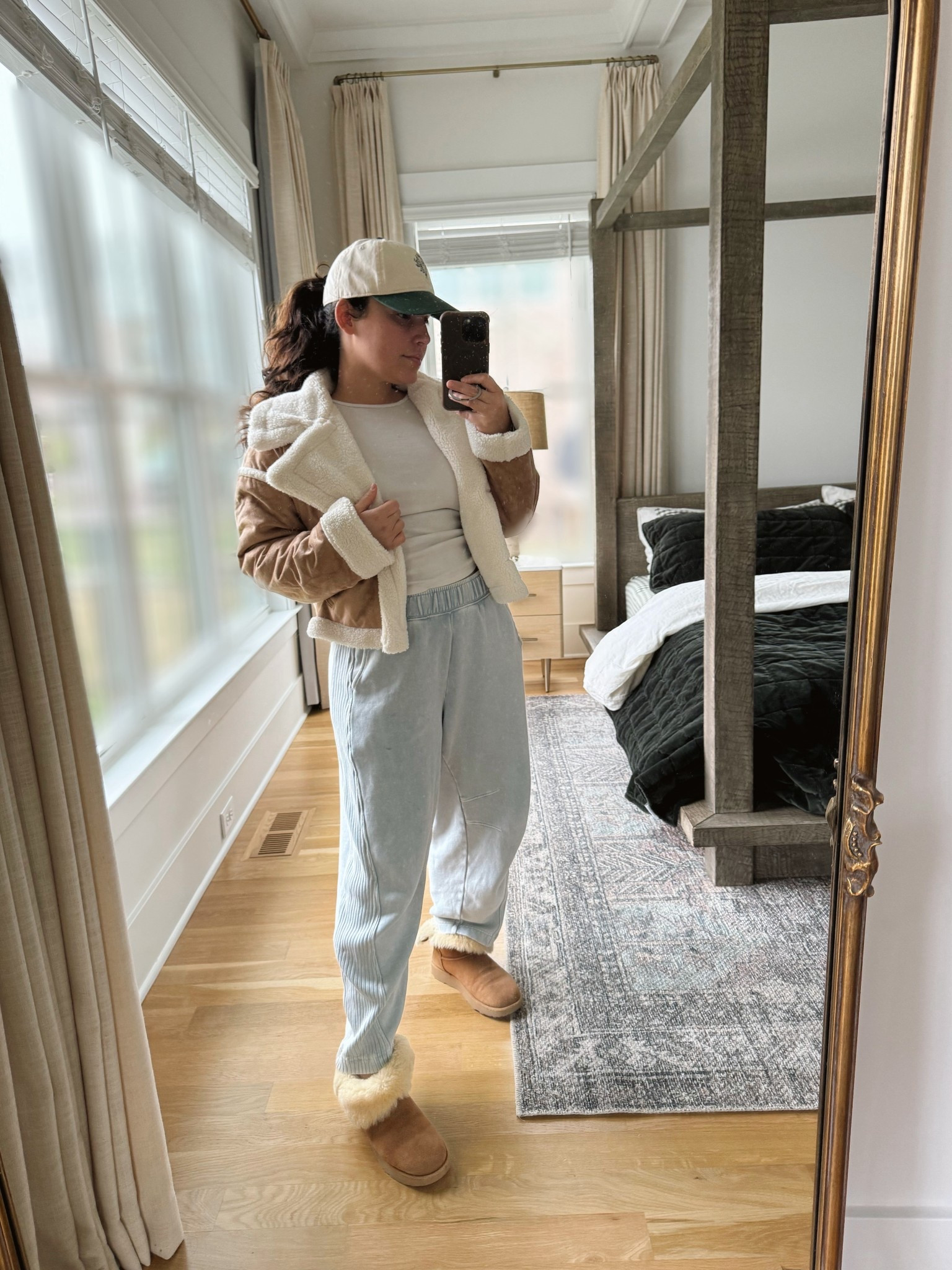 It’s giving toddler boy mom trying to look alive in 20 degrees 🥶🪾