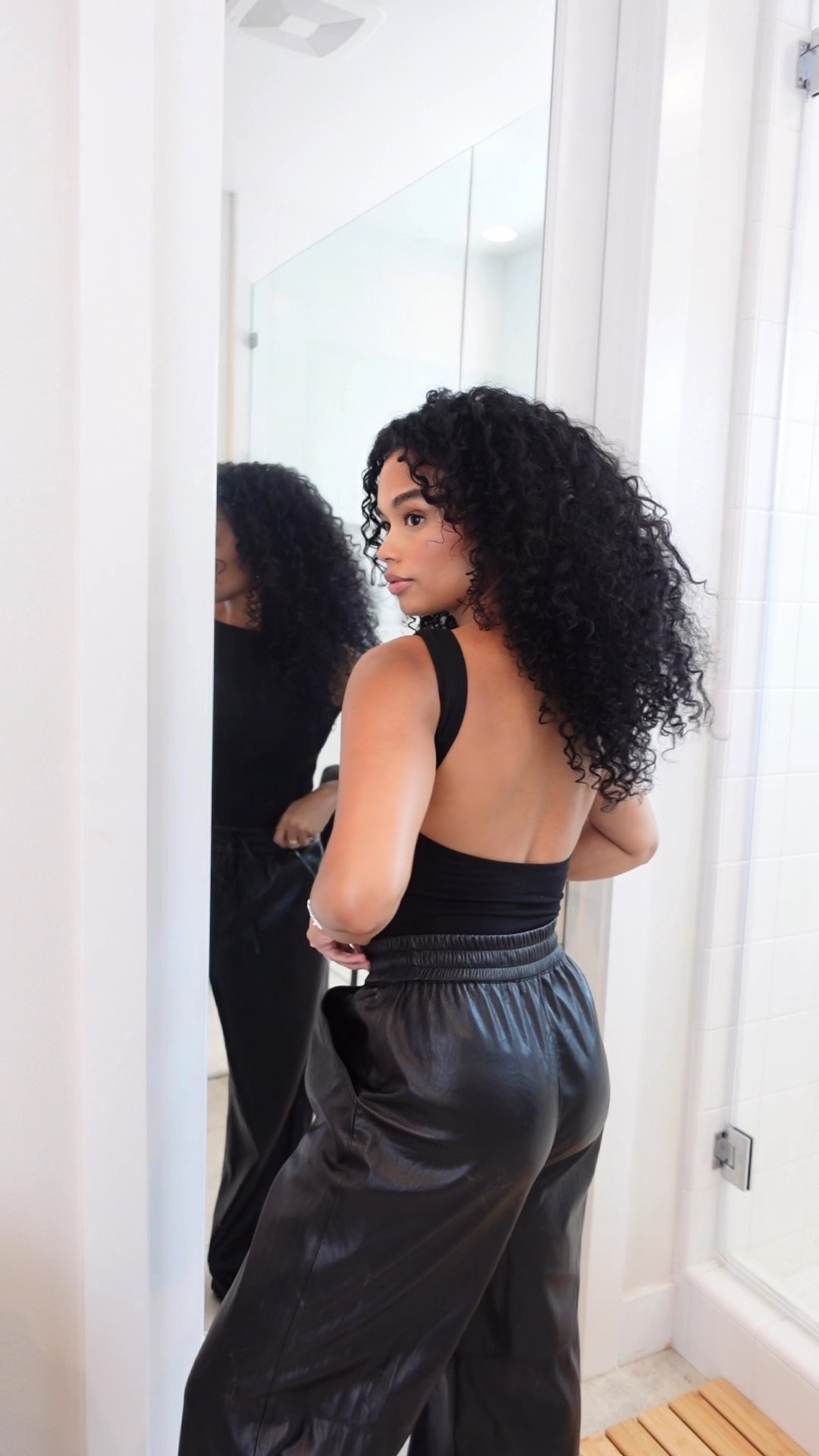 We love an all black fit!

#LTKPetite #LTKFindsUnder100 #LTKFindsUnder50