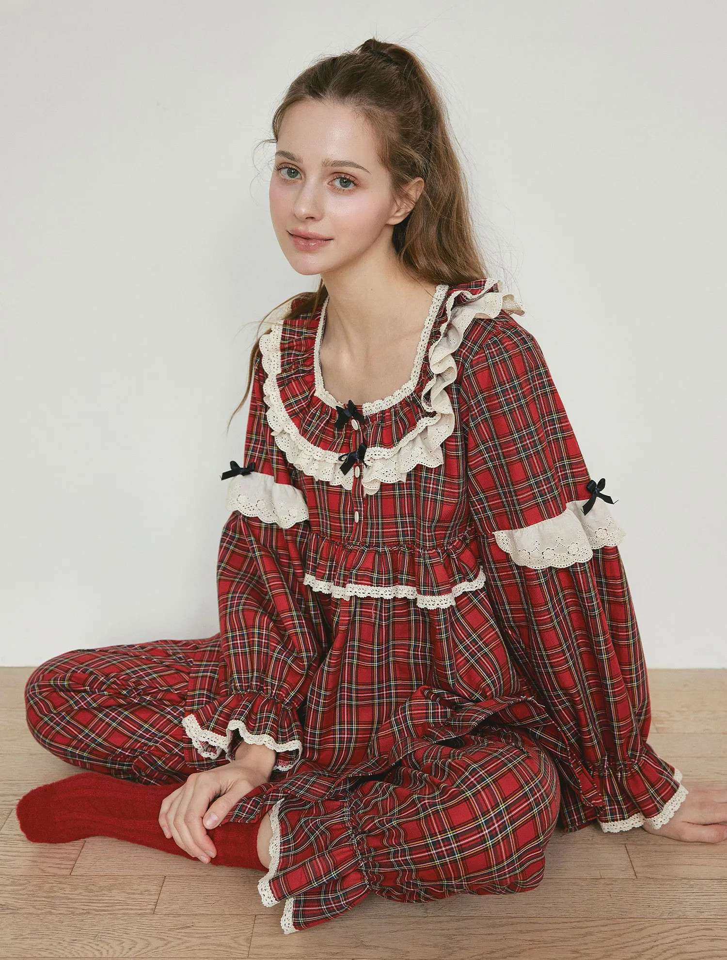 MUSINSA | LUNALUZ STUDIO Women's Holly Check Cotton Long Sleeve Round Neck Two Piece Pajamas | Musinsa Global