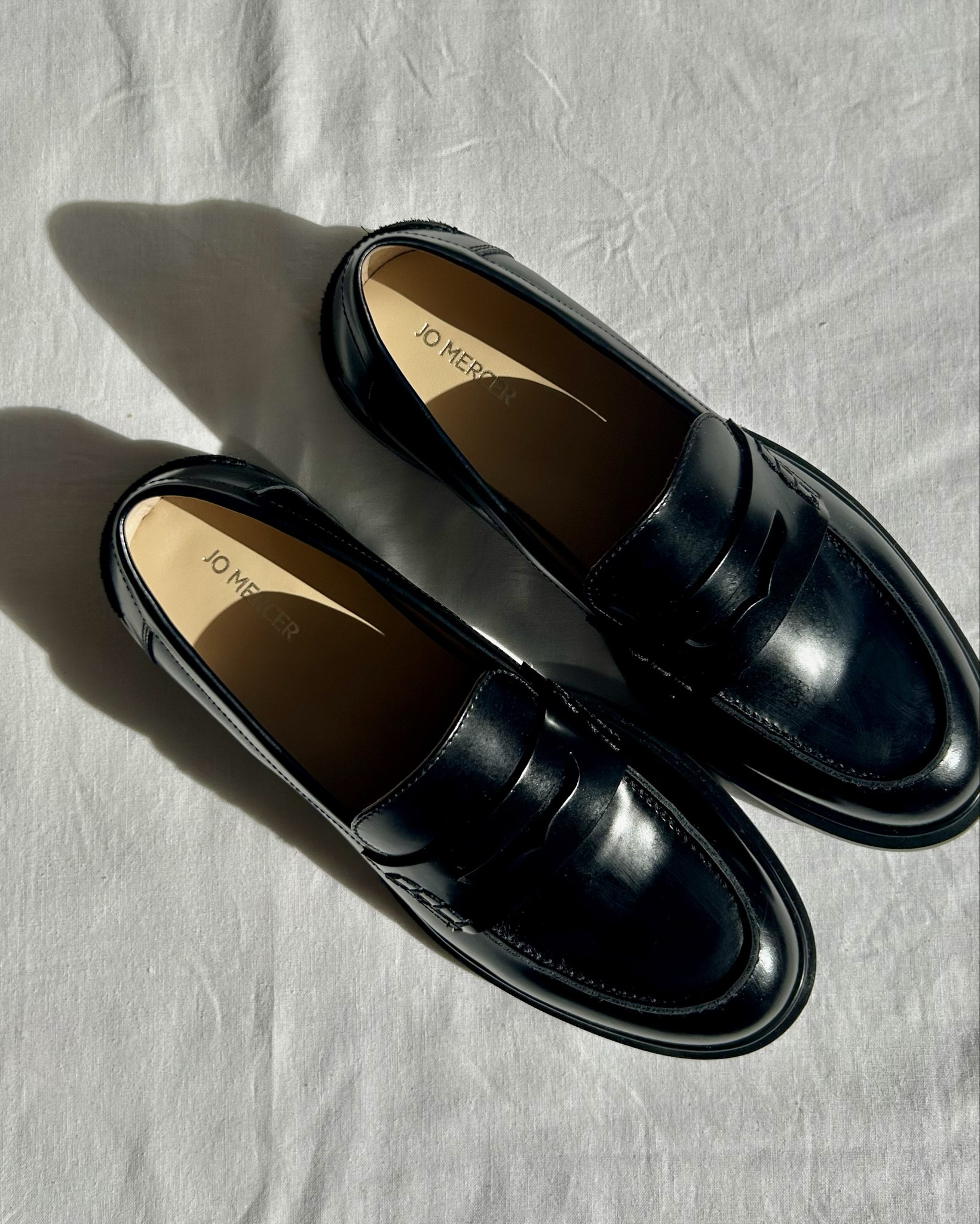 Jo Mercer Jarvis loafers black leather


#LTKshoes #LTKwinter #LTKaustralia