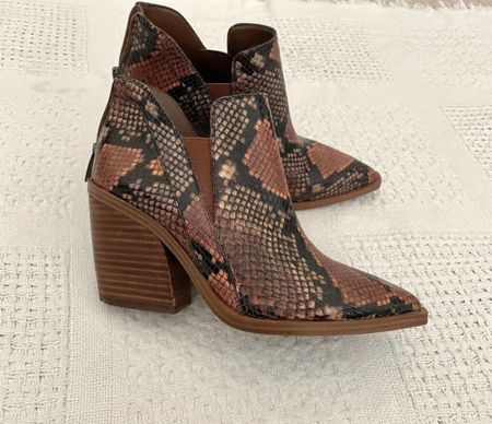 #Classic #chic  #trendy #ontrend #edgy #everyday #bootie #pointedtoe #femme #western #cowboy #snakeboots #python #anklebooties #fashion #fashionista #shoes #feet #avantgarde