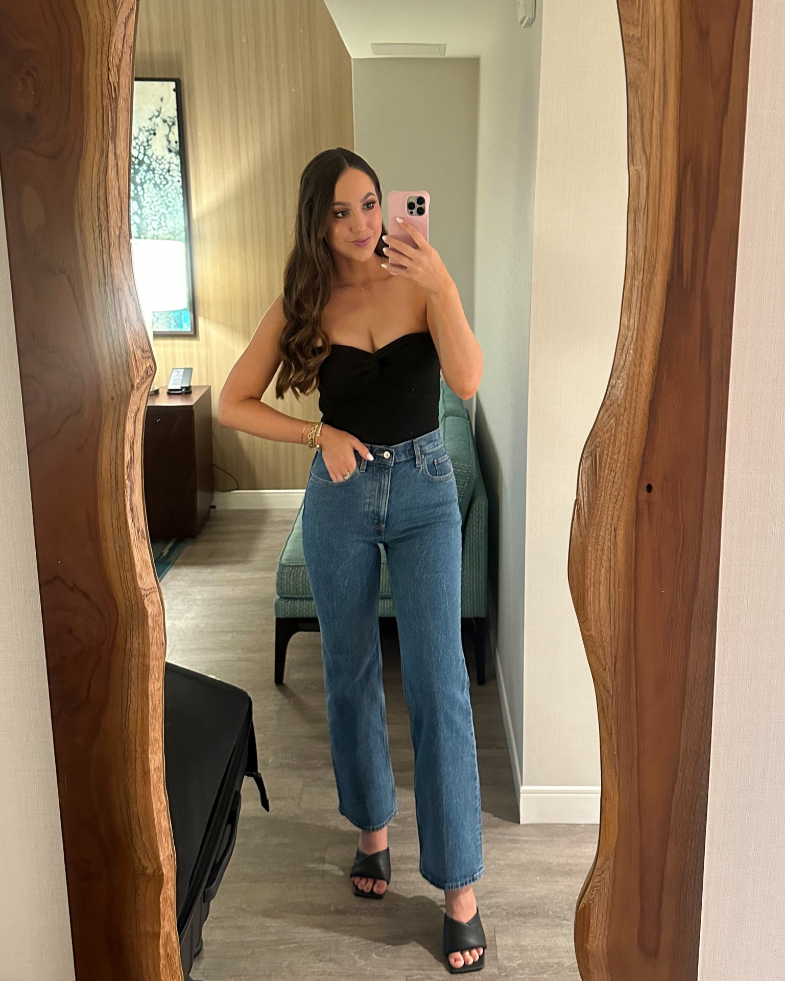 Fall date night outfit 


Black strapless knit top, comfy black heels, fall denim, fall jeans, Abercrombie jeans, my styled life. 
