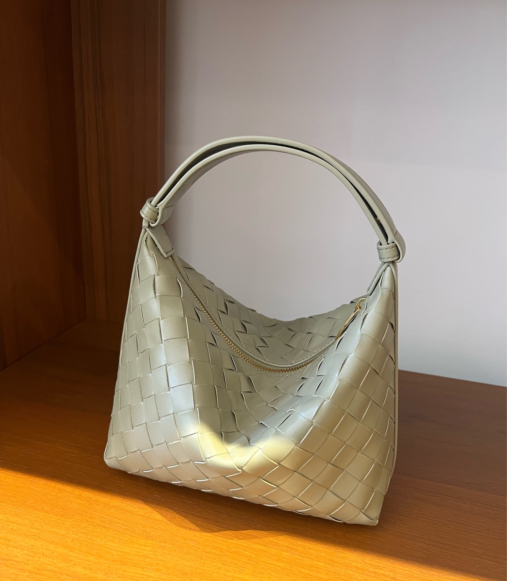 Bottega Travertine Bag 🪐

Bottega Veneta | Mini Wallace Bag | Bottega Bag | Bottega Purse | Leather | Green Bag | Neutral Bag | 

#LTKItBag #LTKSeasonal #LTKStyleTip