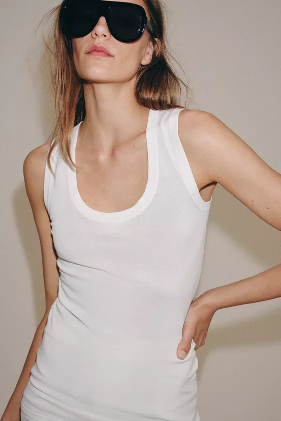 Plain fine knit top with round neckline and sleeveless design. | Zara US