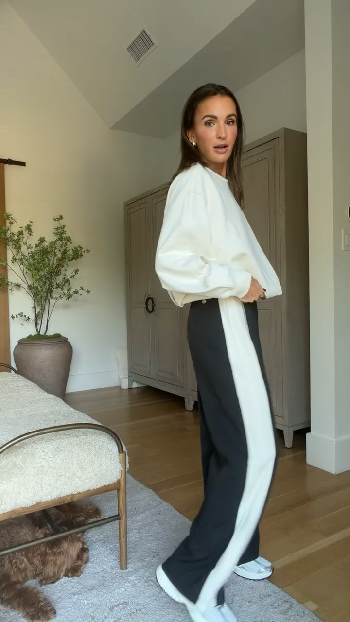 The track pants I love so much I bought em in two colors 😍 the perfect fit and so versatile for fall + winter!  🤍