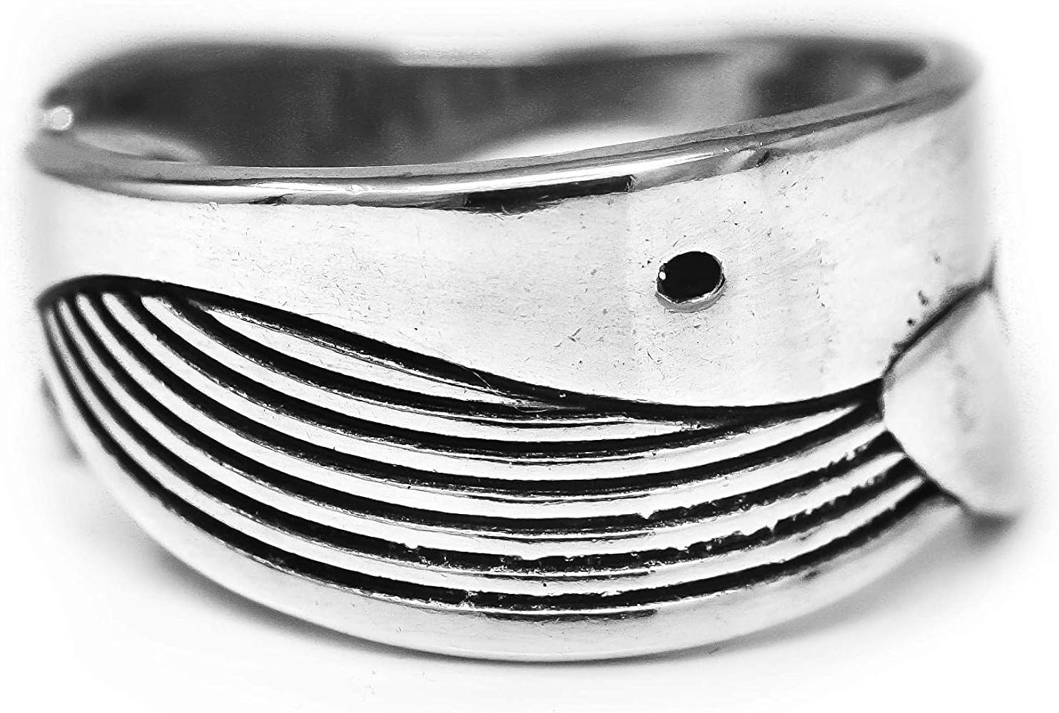 Cape Clasp Whale Ring | Amazon (US)