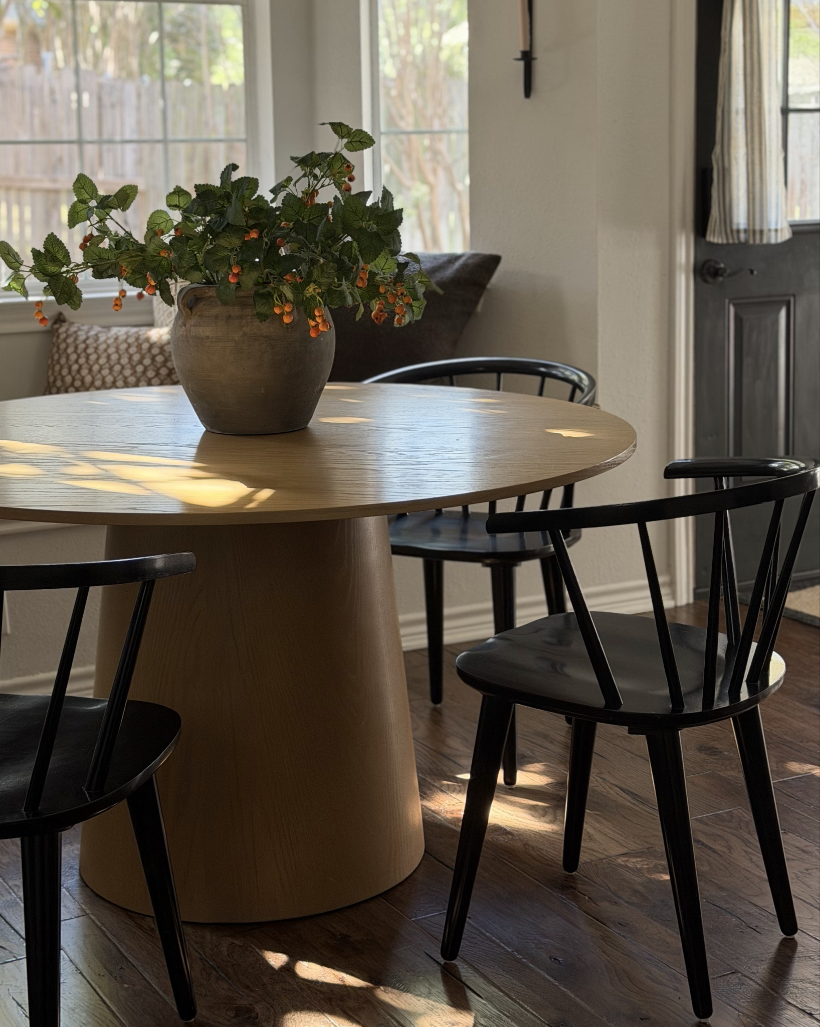 I found the cutest orange berry and leaf stems at @Michaels today! 😍🤌🏼

50% off in-store but 70% off online! 




#LTKSaleAlert #LTKHome #LTKU