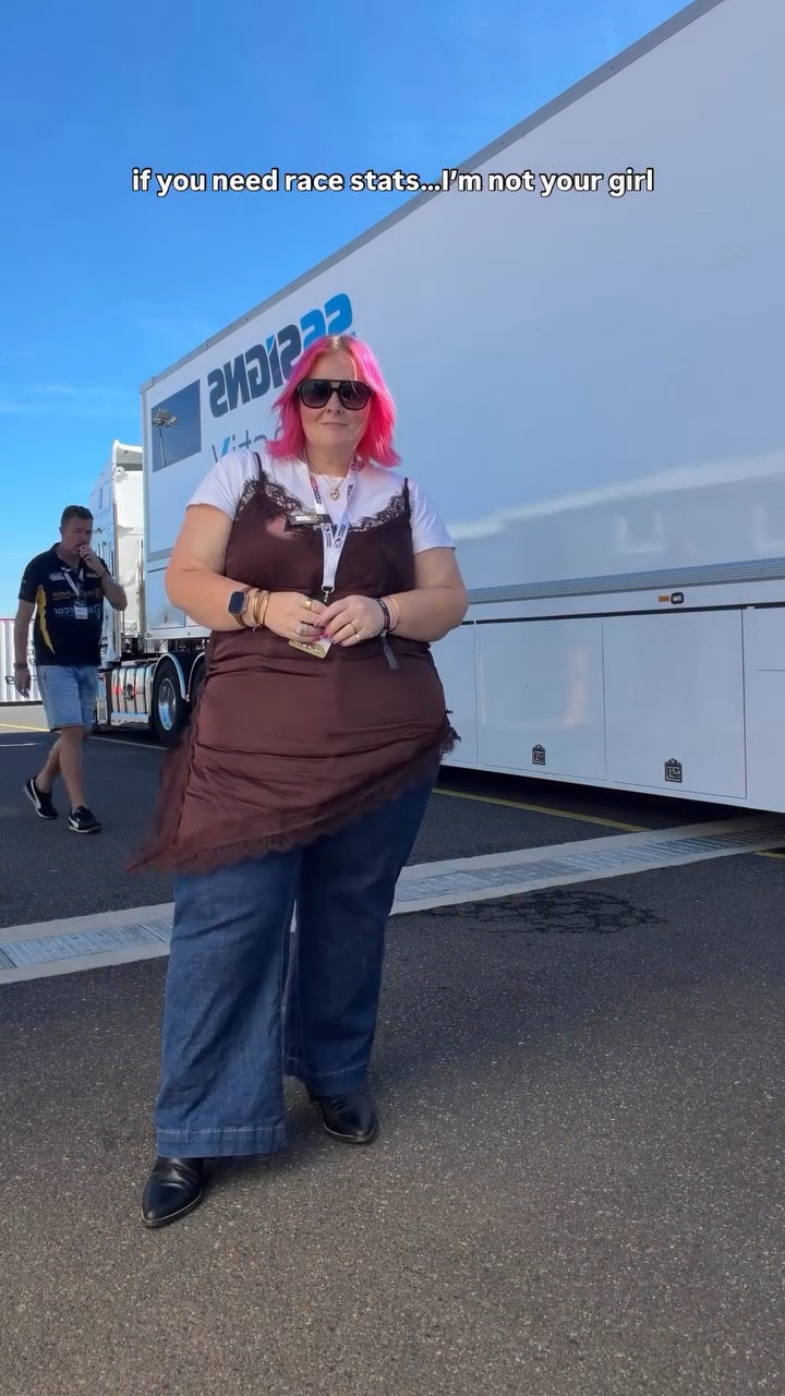 You can take a girl to the motorsports but don’t expect me to know what’s going on 🏎️🏁

📍 @shannonsinsurance Speed Series 

#ootd #motorsports #plussizefashion #plussizeblogger #plussizestyle