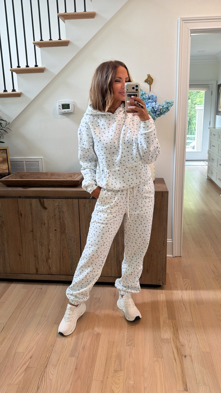 the cutest comfiest walmart sweat set! ♥️

#LTKootd #LTKSeasonal #LTKSaleAlert