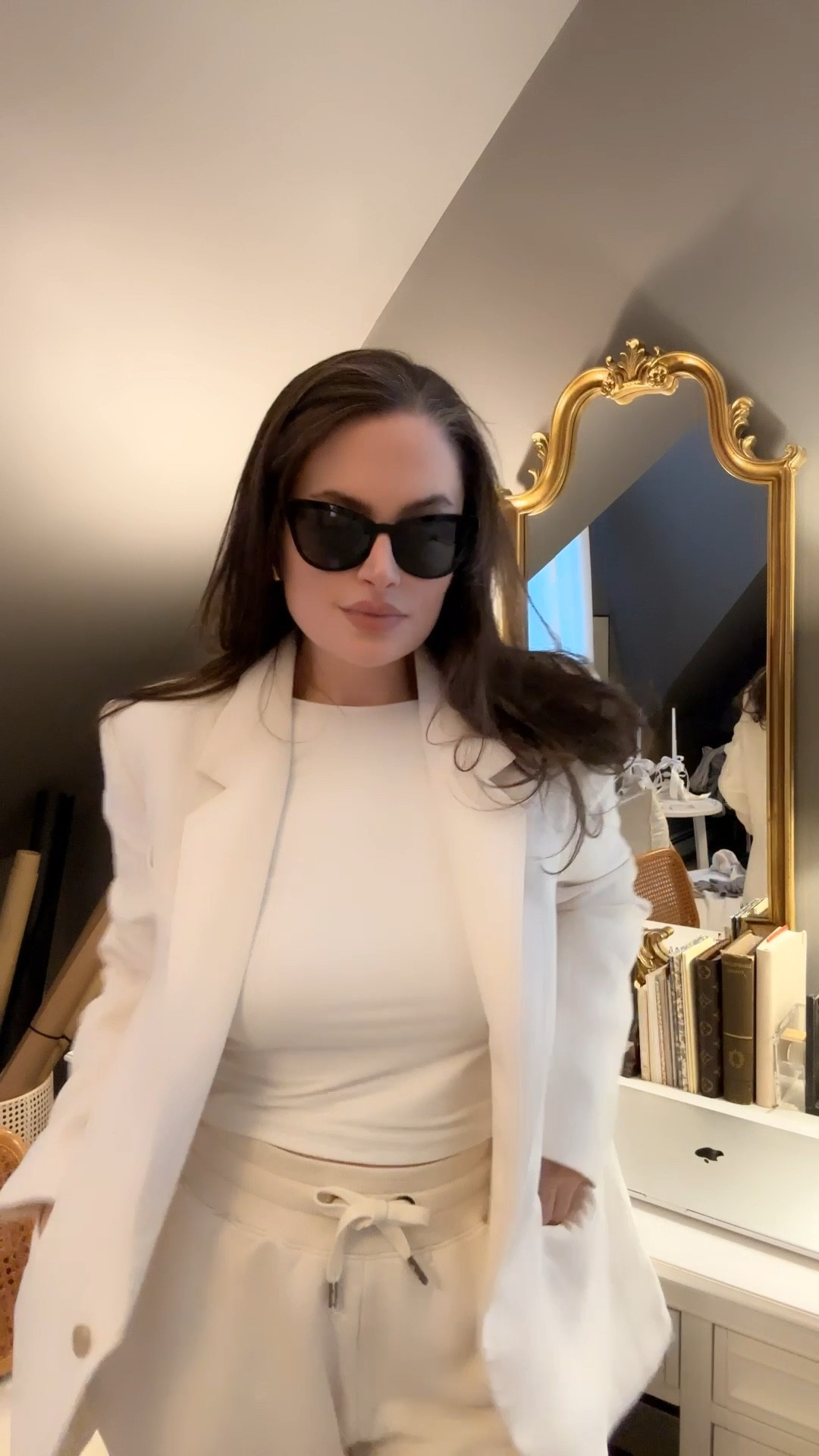 The best fitted basic cropped shirt! Abercrombie keeps amazing me with their designs 

#LTKVideo #LTKmidsize #LTKfindsunder50