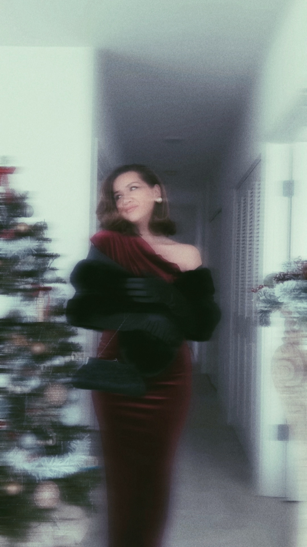 A little vintage Holiday inspo from last year ♥️✨

Gorgeous velvet dress + faux fur and a pop
of earring 🫶🏼
 

#LTKMidsize #LTKWorkwear #LTKHoliday