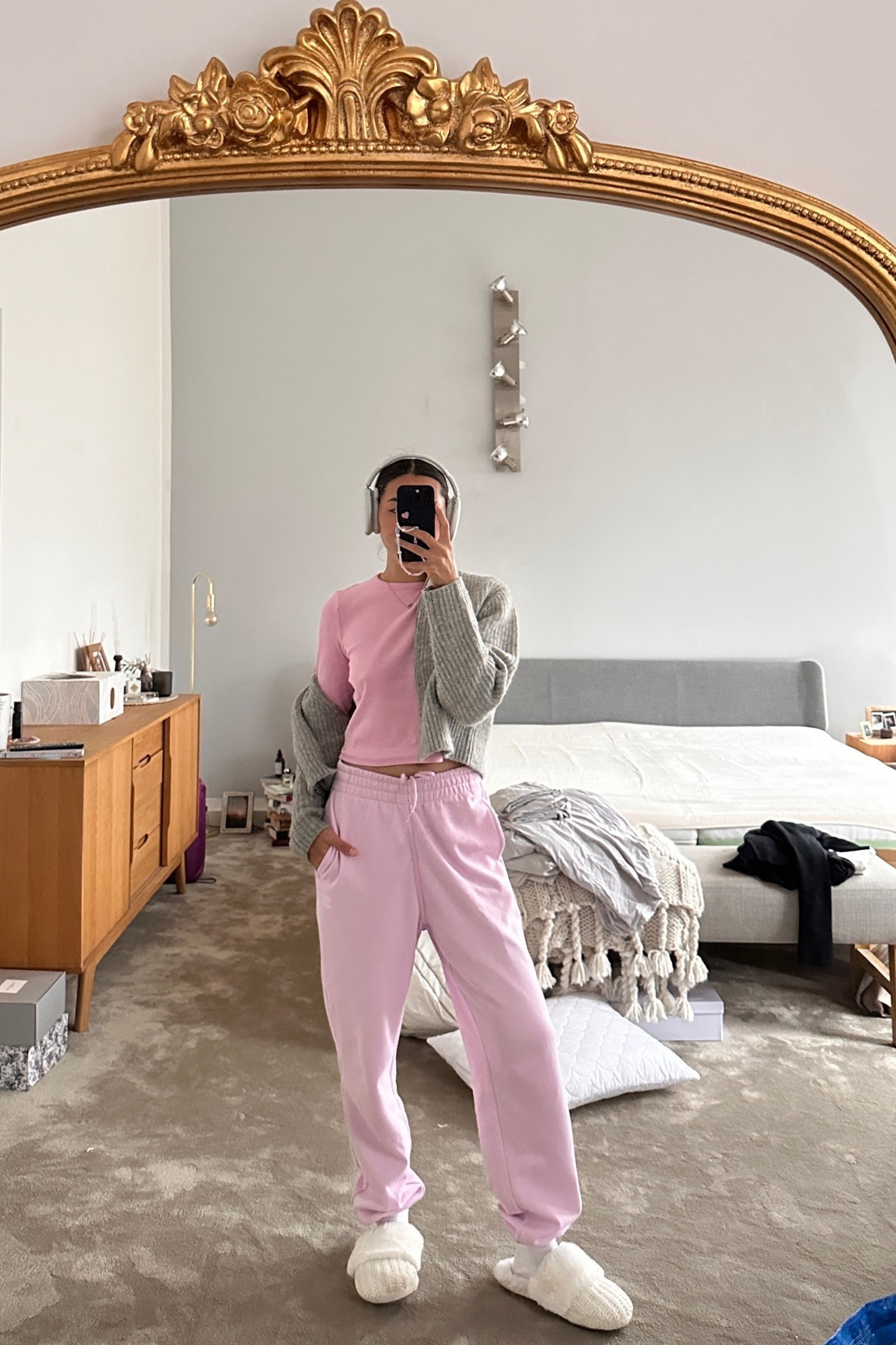 a mess but at least my outfit is cute 🎀 