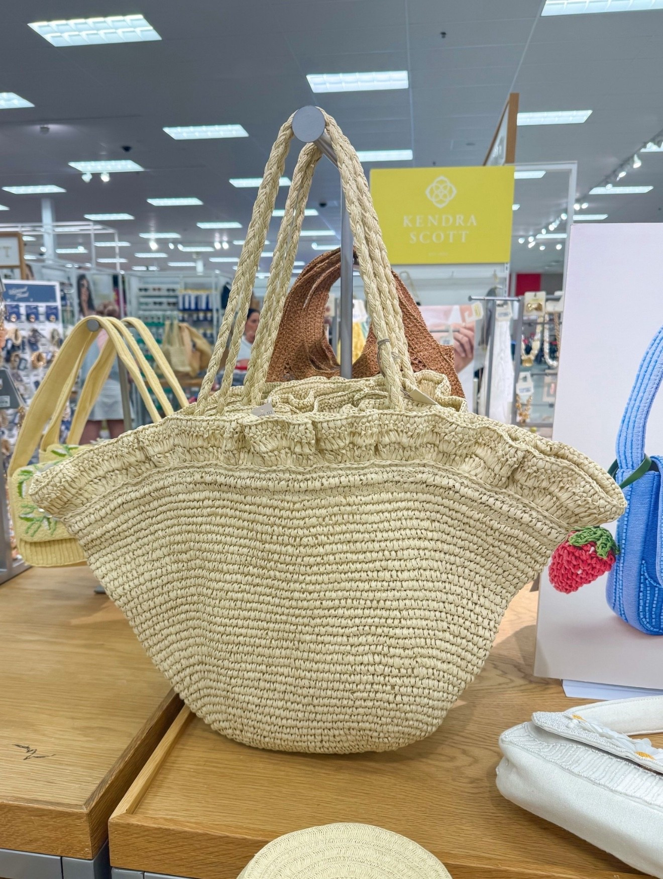Beach tote / seagrass woven bag 

I love the details of this one with the ruffled edge! So cute!





Beach bag 
Beach tote
Summer bag 
Spring break 
Vacation outfit 
Resort wear 

#LTKTravel #LTKSeasonal