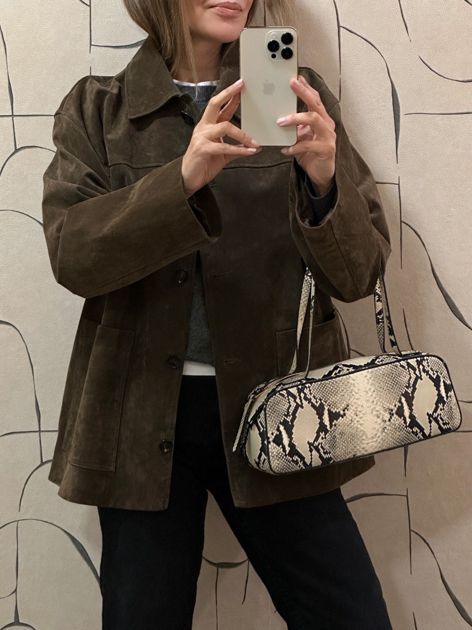 Zara suede blazer currently on high rotation! Wearing a size medium 

#LTKgrwm #LTKootd #LTKSeasonal