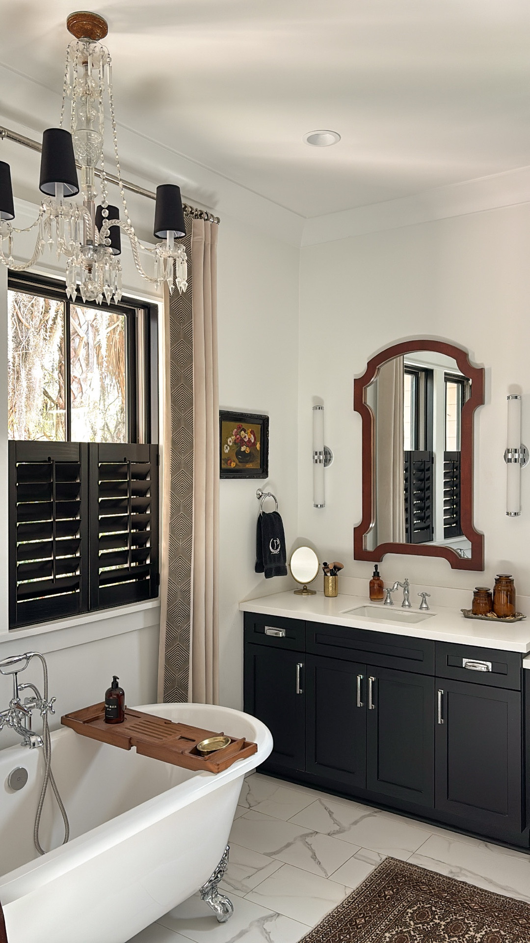 Felt so good to start this Monday in a freshly cleaned bathroom! 🖤☀️

#LTKHome #LTKOver40 #LTKdayinmylife