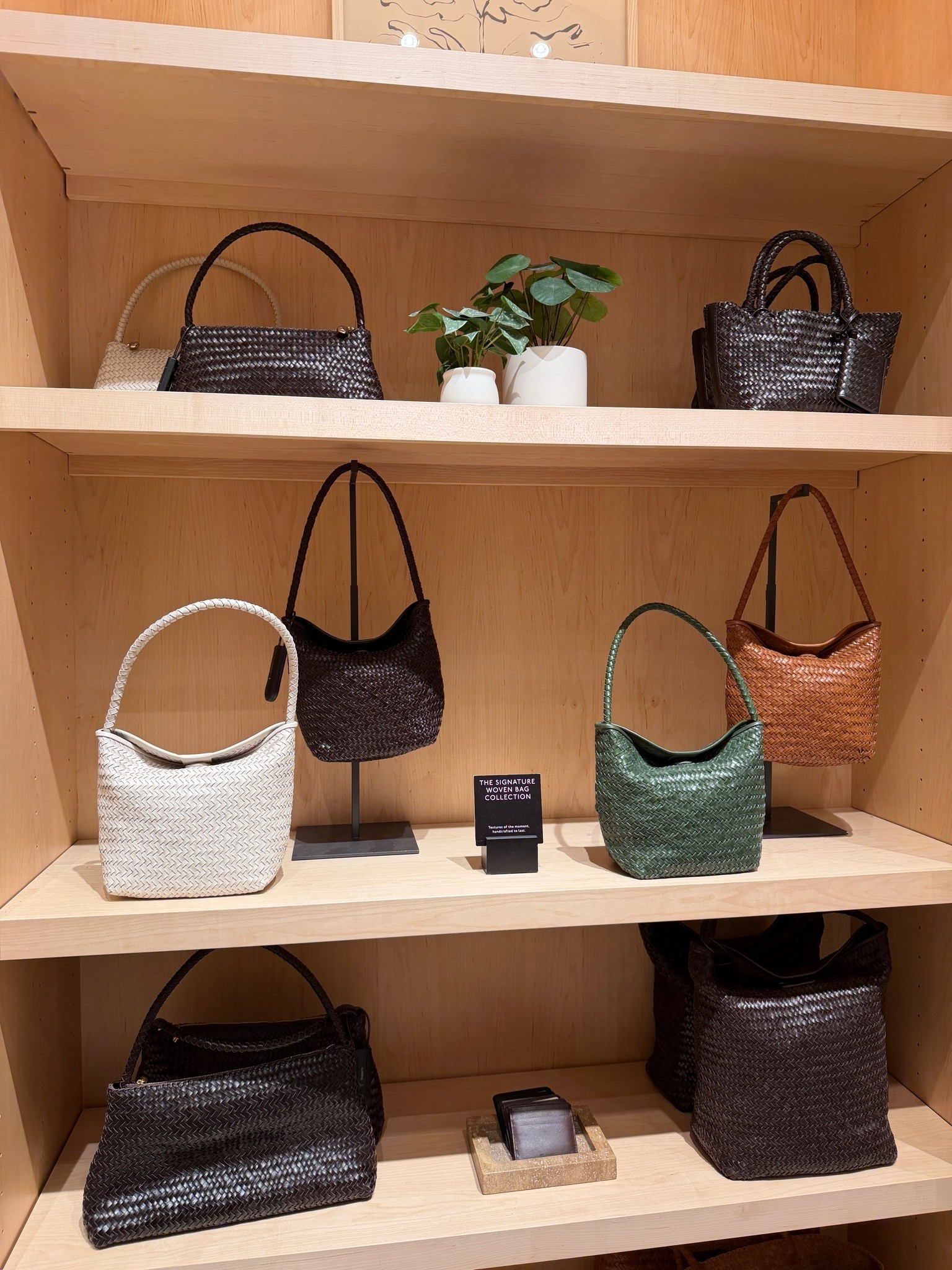 [7/16/26] select @Madewell bags on sale for 25% off + additional 50% off with code LASTCHANCE | I’ve been styling the signature woven tote nonstop, on sale for $85 (originally $228)!

#LTKSaleAlert #LTKSeasonal #LTKWorkwear