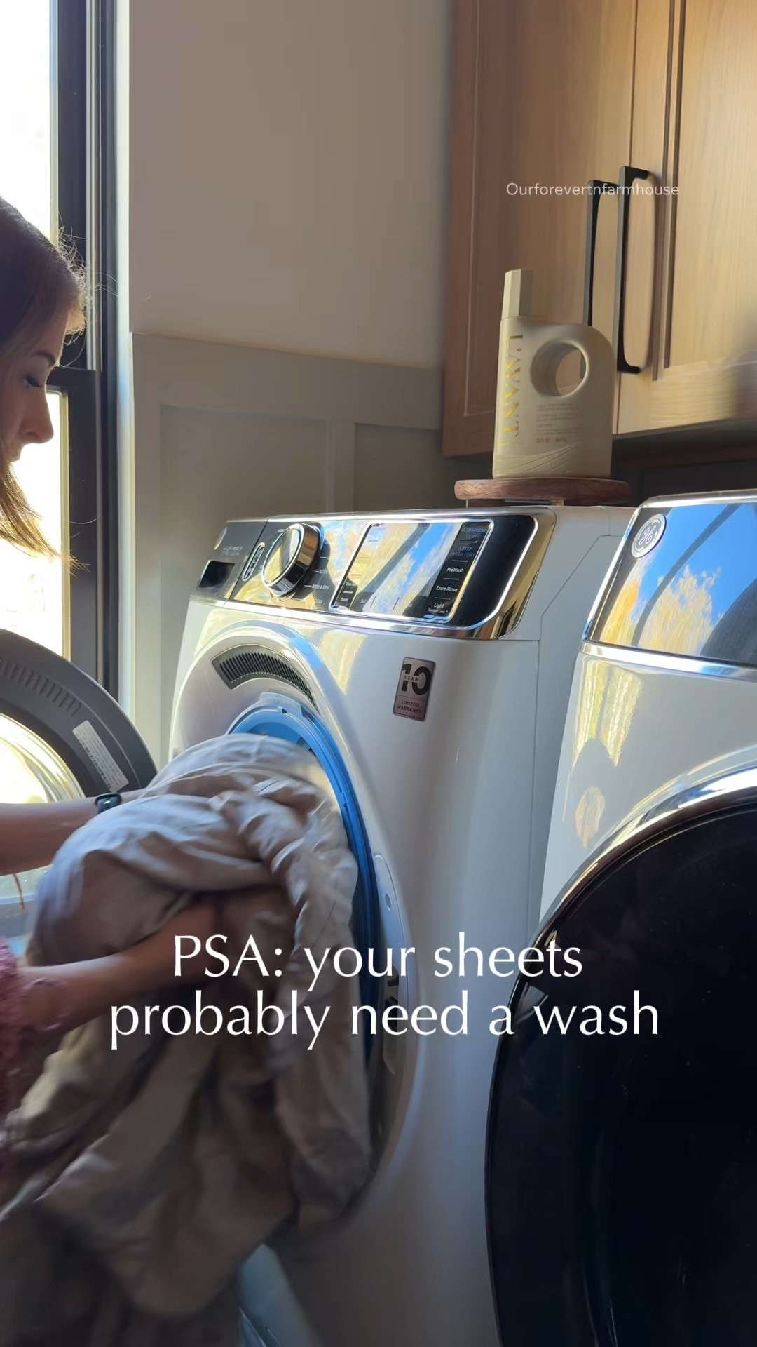 Here’s a little life hack that makes wash day so much easier: always keep two sets of sheets. One set goes straight into the wash, and one clean set goes right back on the bed. No waiting, no scrambling, and you always end the day with fresh sheets. It’s such a small thing, but it makes a big difference.

Fresh sheets on repeat is one of those everyday upgrades I’ll never skip.

#carilohaambassador #livecariloha #bamboosheets #moderntransitionaldesign @carilohacreators @cariloha
