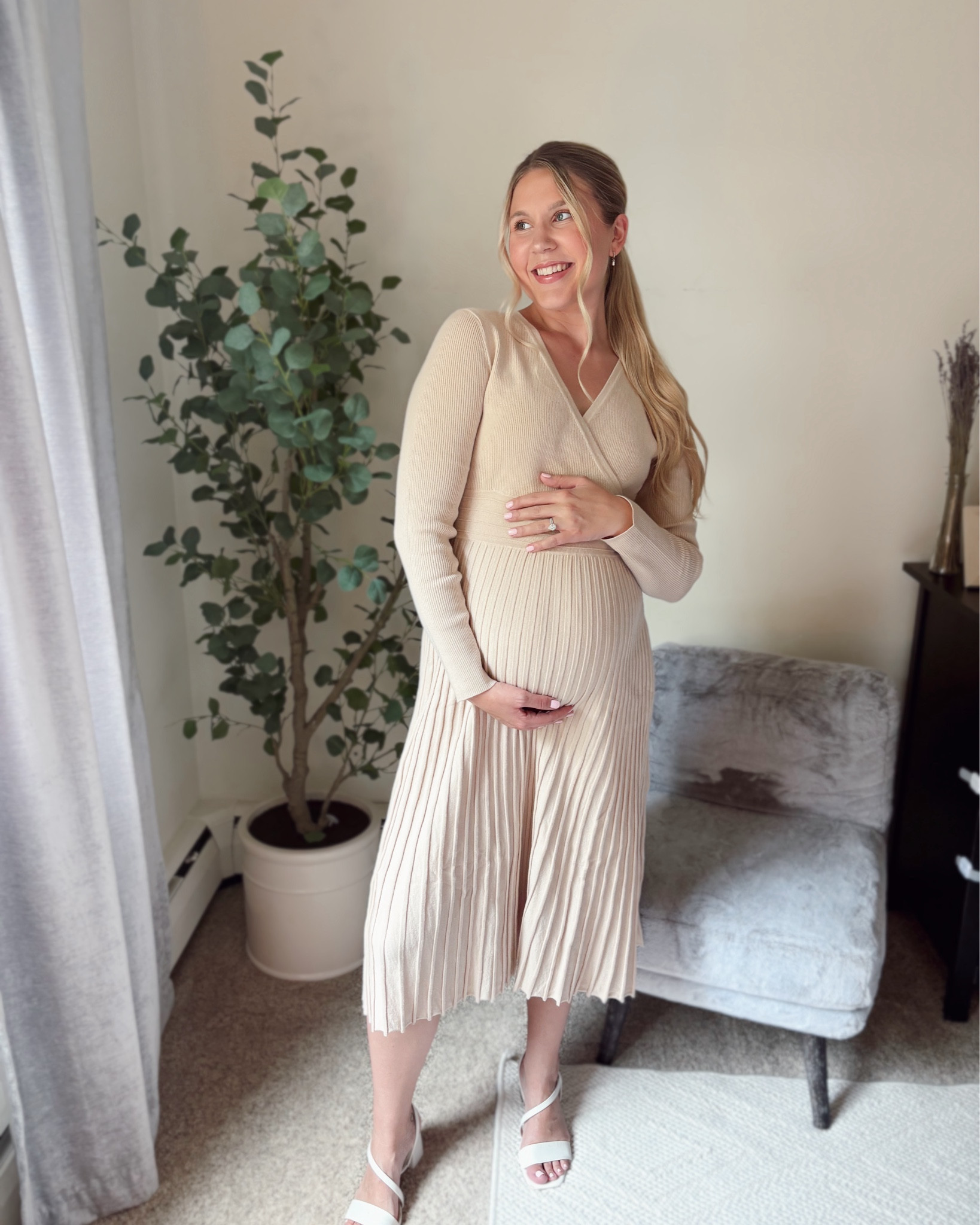 The sweetest maternity dress perfect for the transition to fall!! Easy access for nursing as well after baby! 

#LTKBump #LTKStyleTip #LTKBaby
