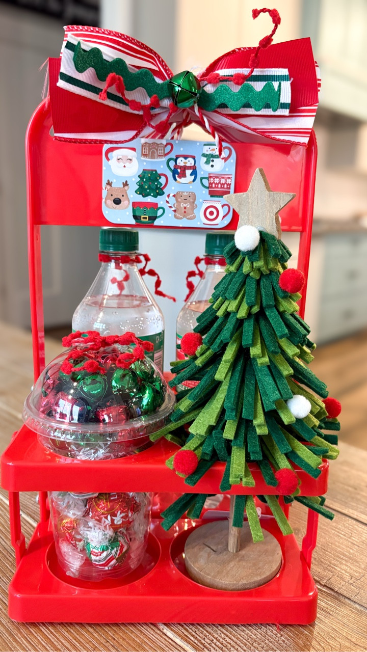 This drink holder is the CUTEST!⠀And it makes putting a gift together so easy!⠀This gift is perfect for a couple. It’s got a gift card on each side and bows on each side makes it even more adorable! ⁣⁣⠀
⁣⁣⠀
#couplegoals #couplegifts #christmasgiftidea #easygiftideas #sprite #target #giftcard

#LTKSeasonal #LTKHoliday #LTKGiftGuide