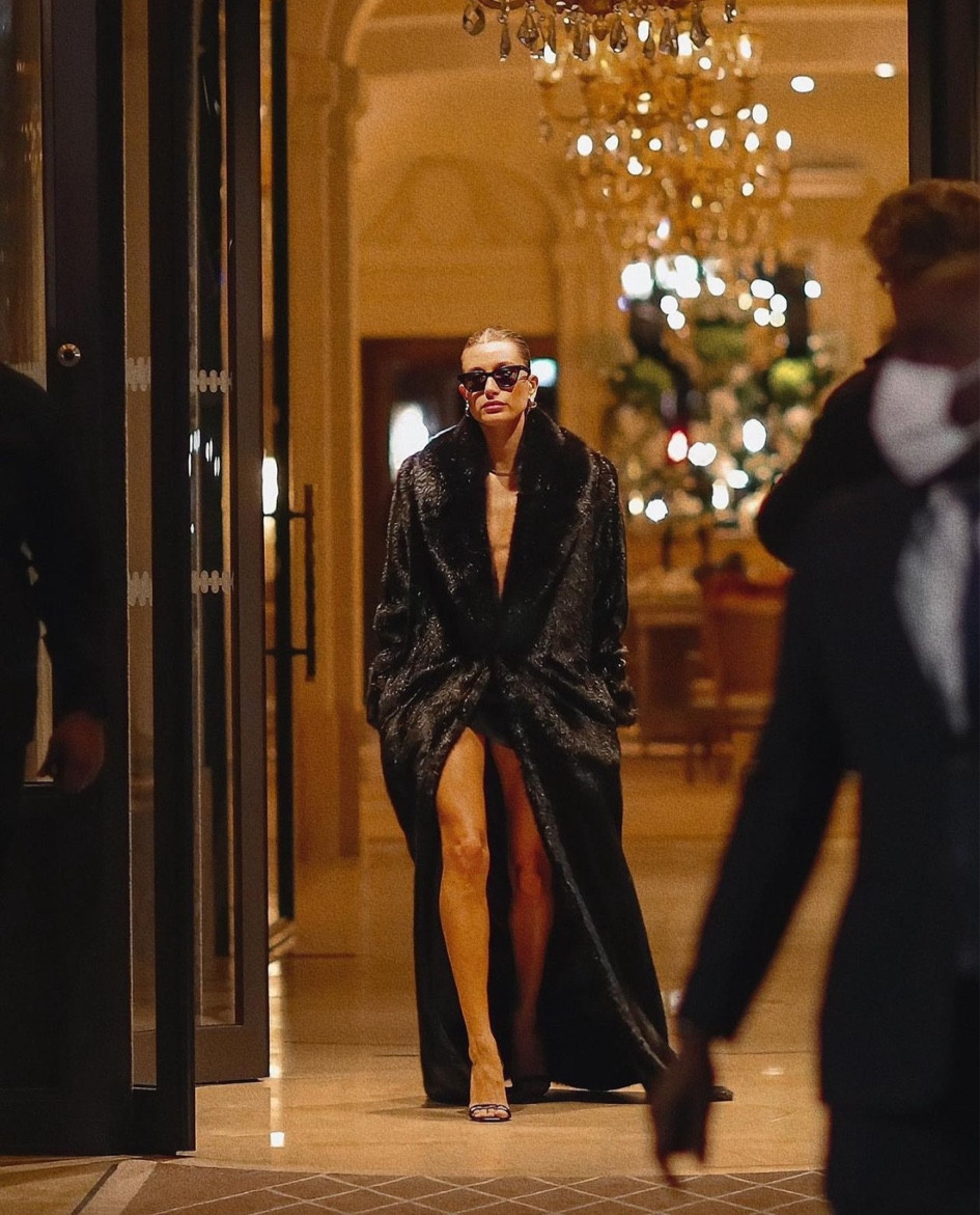 Oversized coat.

#LTKFind #LTKSeasonal