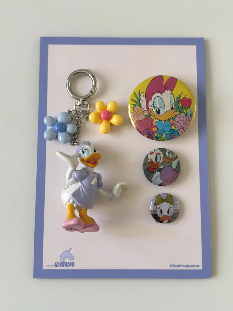 Daisy Duck Curated Bag Accessory Set! Bag charm + 3 buttons | Etsy (Global)