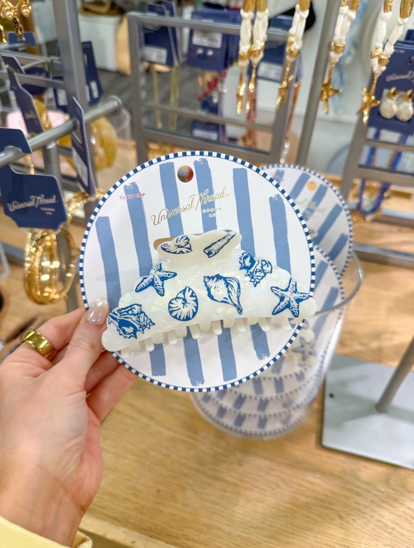 How cute is this coastal aesthetic claw clip! Perfect for the beach! 





Beach outfit 
Target style 
Target finds 
@Target 
Coastal finds
Spring outfit 
Summer outfit 
Resort wear 
Vacation outfit

#LTKootd #LTKSeasonal