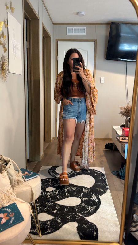 Yes please to this entire outfit for the spring and summer!! 

Sandals
Spring outfit 
Summer outfit 
Jeans
Shorts 
Mom shorts 

#LTKstyletip #LTKmidsize #LTKVideo