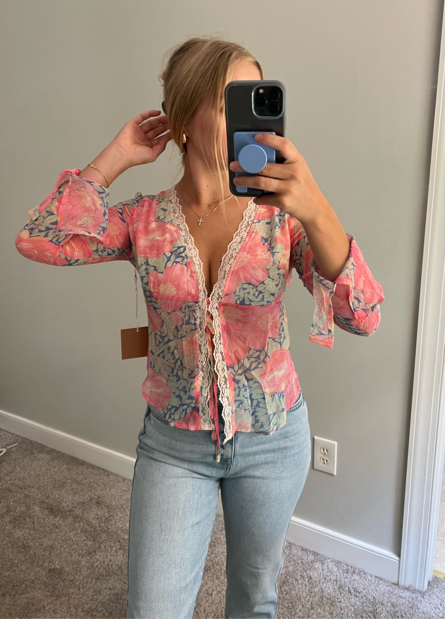 Front tie floral top 
Date night outfit 
Date night top 
Going out top 
Straight leg jeans 
Fall transition outfit 
Date night top gold jewelry 
Lane 201 sale 
Amazon finds 
Gold hoops 
Gold initial necklace 
Gold cross necklace 
Gold jewelry 
Affordable finds 
Ootd 

Follow my shop @kallie_carson on the @shop.LTK app to shop this post and get my exclusive app-only content!

#liketkit #LTKstyletip #LTKFind #LTKunder50
@shop.ltk
https://liketk.it/4h0Kt