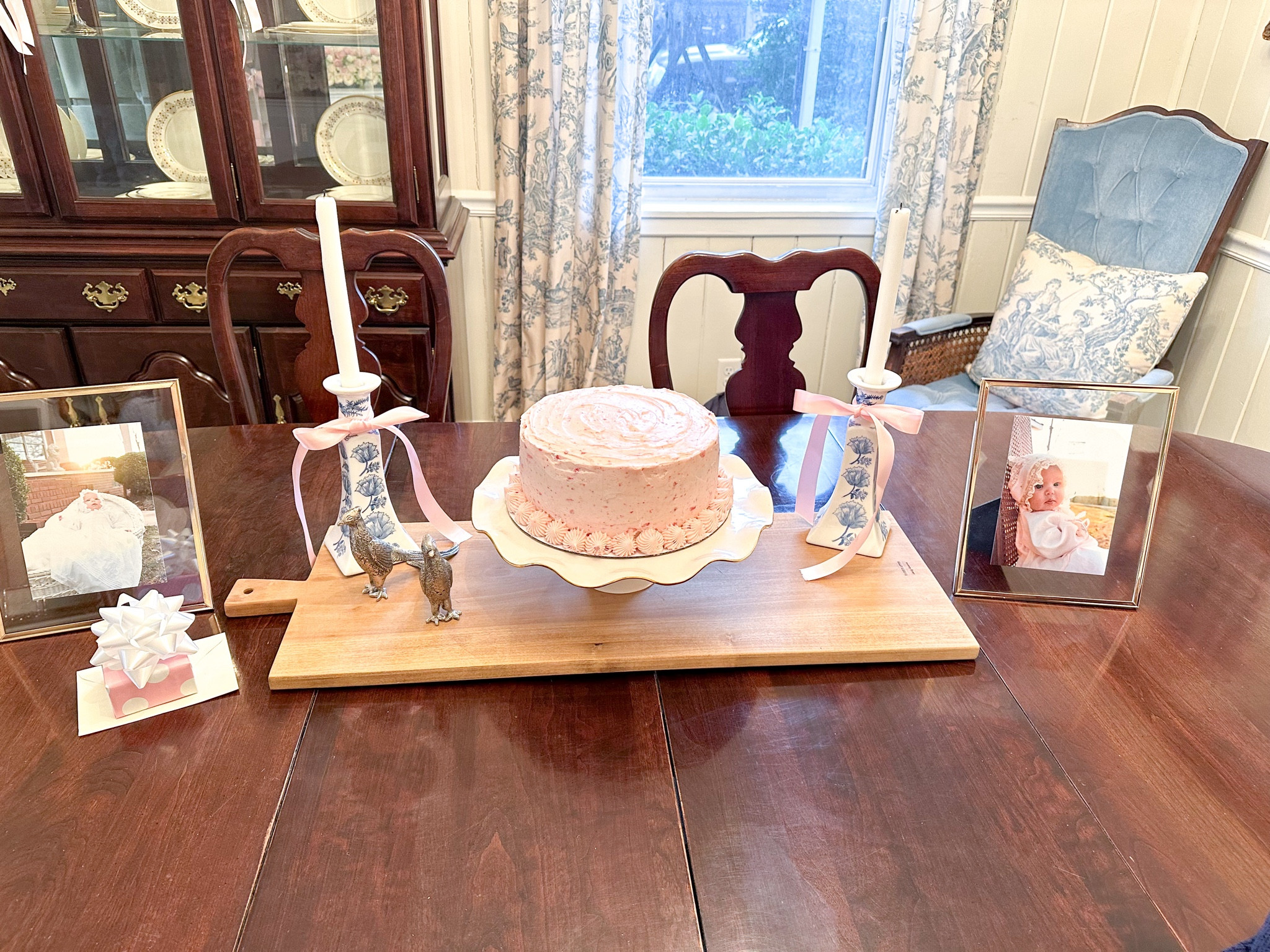 William Sonoma salt and pepper shakers but linked some similar!! Also, hobby lobby frames but linked similar!  

#LTKhome #LTKstyletip #LTKSeasonal